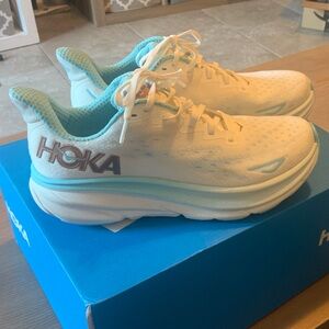 Hoka Clifton 9  Women's White and Aqua Athletic Shoes 9B Worn maybe 5 times